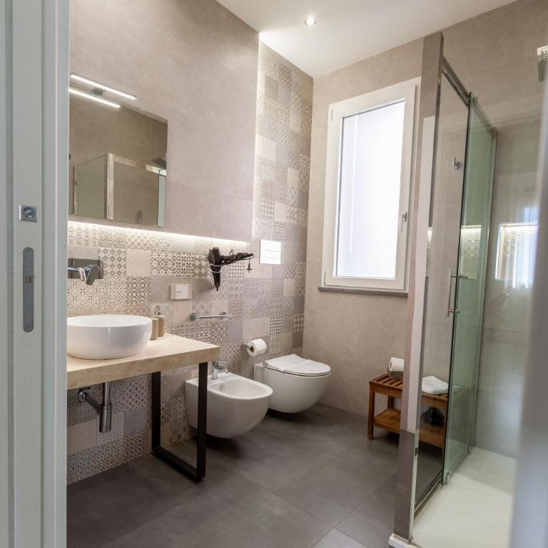 Oneira Rooms - Suite Familiare con Balcone - 6