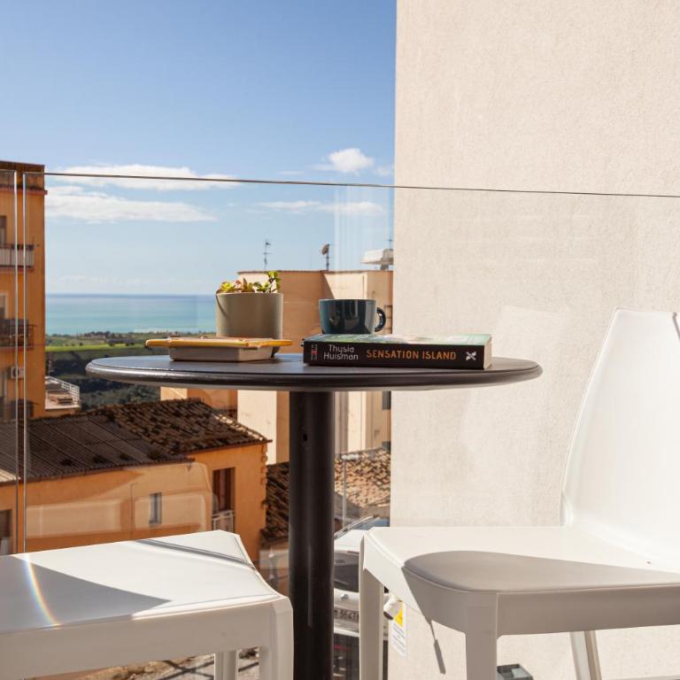 Oneira Rooms - Suite Familiare con Balcone - 8