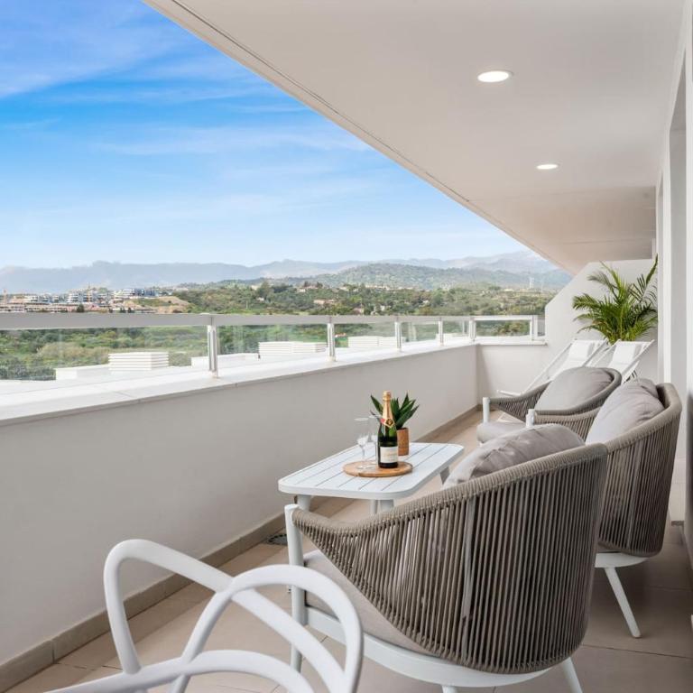 VIVI Homes - Casa Oceana - Two-Bedroom Apartment with Mountain View - 12