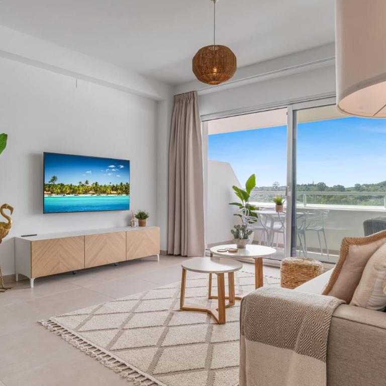 VIVI Homes - Casa Oceana - Two-Bedroom Apartment with Mountain View - 2