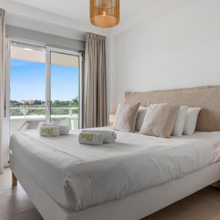 VIVI Homes - Casa Oceana - Two-Bedroom Apartment with Mountain View - 3