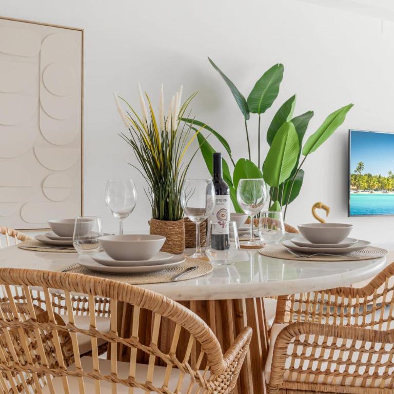 VIVI Homes - Casa Oceana - Two-Bedroom Apartment with Mountain View - 4