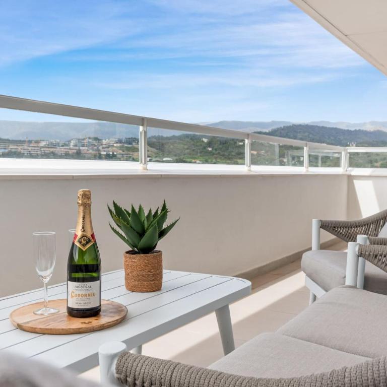 VIVI Homes - Casa Oceana - Two-Bedroom Apartment with Mountain View - 7