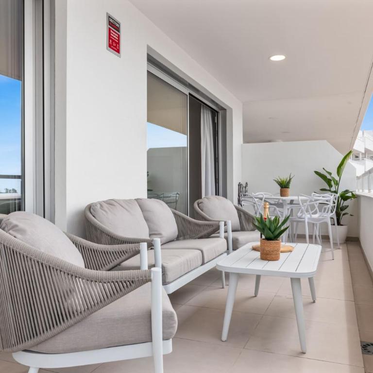 VIVI Homes - Casa Oceana - Two-Bedroom Apartment with Mountain View - 11