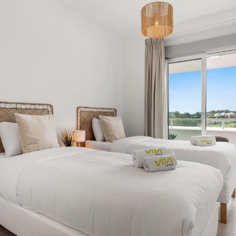 VIVI Homes - Casa Oceana - Two-Bedroom Apartment with Mountain View - 19