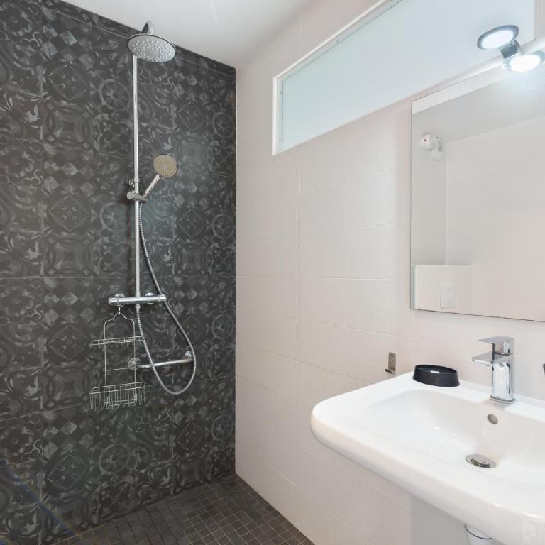 Biarritz Surf Appartements 300m de la plage - Studio with Terrace - 3