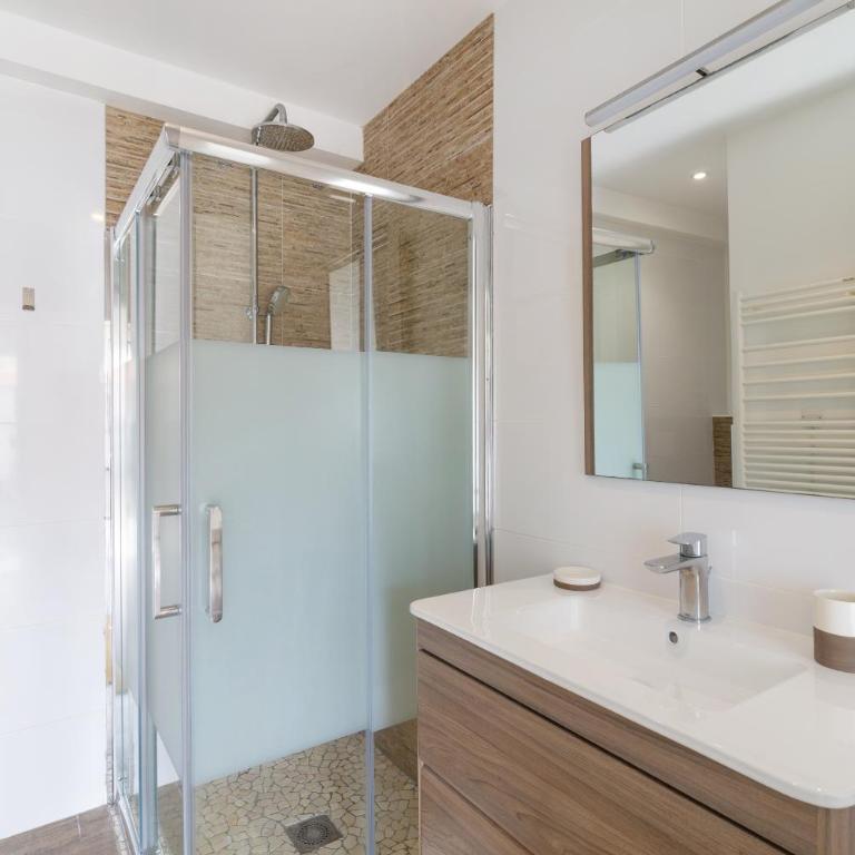 Biarritz Surf Appartements 300m de la plage - Studio with Terrace - 5