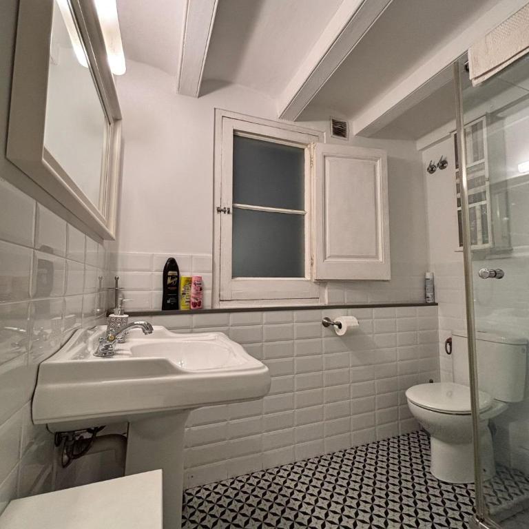 Rosselló Apartment - Two-Bedroom Apartment - 22