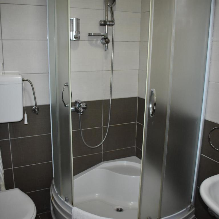 Garni Hotel Lion - Dvokrevetna Soba sa Zasebnim Krevetima - 24