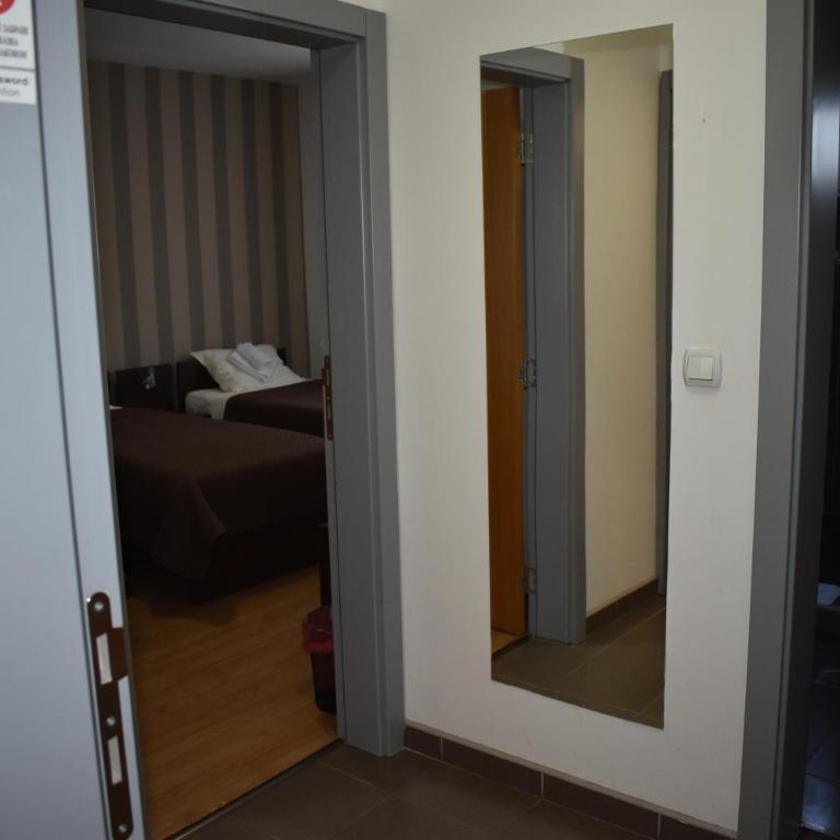 Garni Hotel Lion - Porodična Soba - 10
