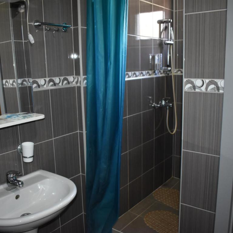 Garni Hotel Lion - Porodična Soba - 13