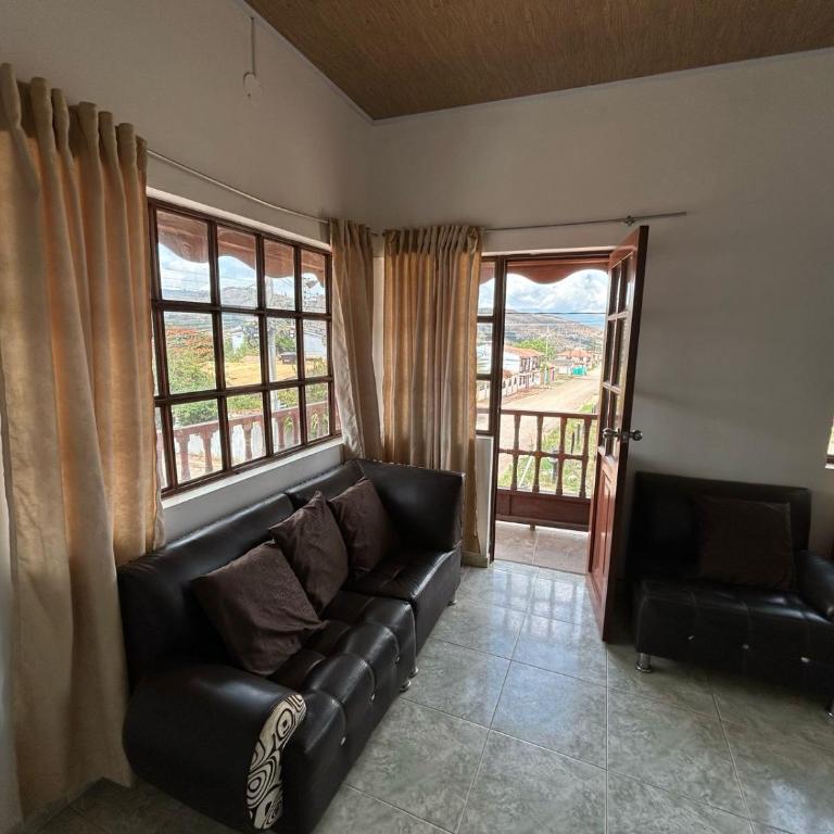 HOTEL SPA Villasaurio - Apartamento de 3 dormitorios con balcón - 3