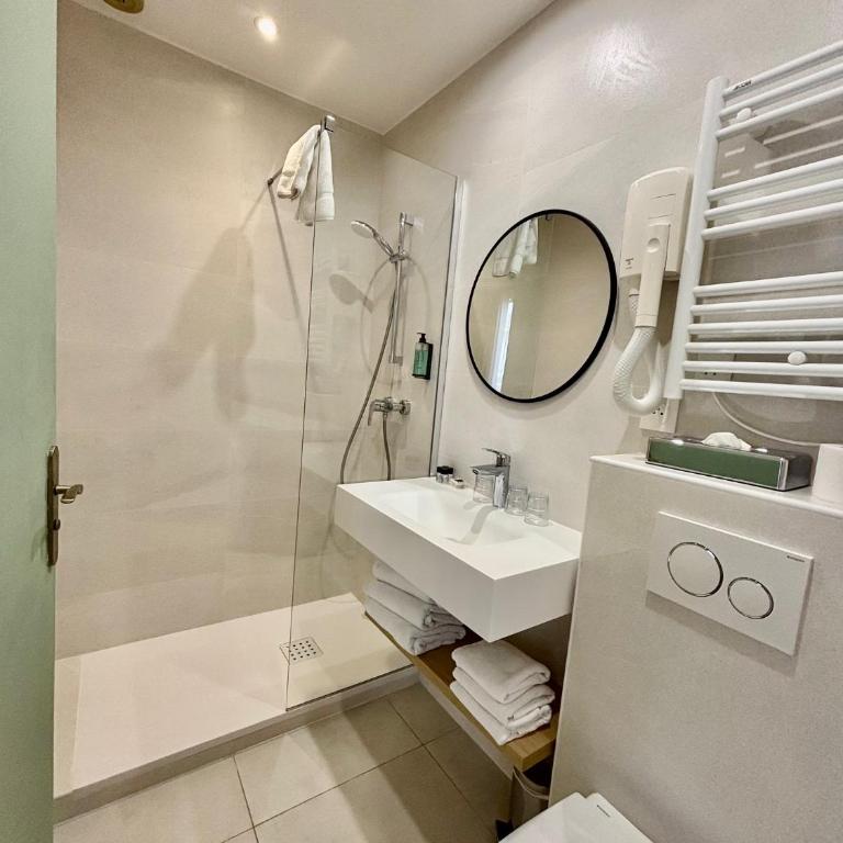 Hotel Boréal Nice - Chambre Triple - Accès par Escalier Uniquement - 8