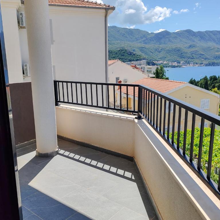 Sea view apartment in Becici - One-Bedroom Apartment - 10