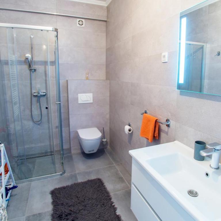 Oasis Luxe Apartment - Three-Bedroom Deluxe Apartment - 10