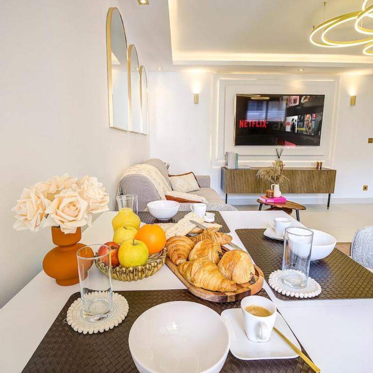 Luxe Azure Escape I Collection - Two-Bedroom Apartment - 10