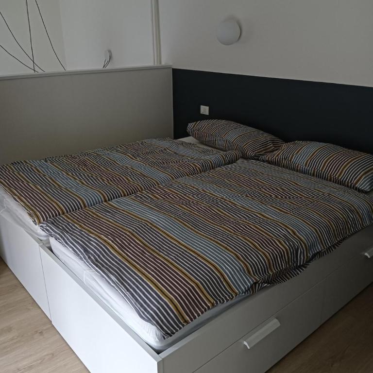 Casa VOGHERA - Appartamento con 1 Camera da Letto - 11