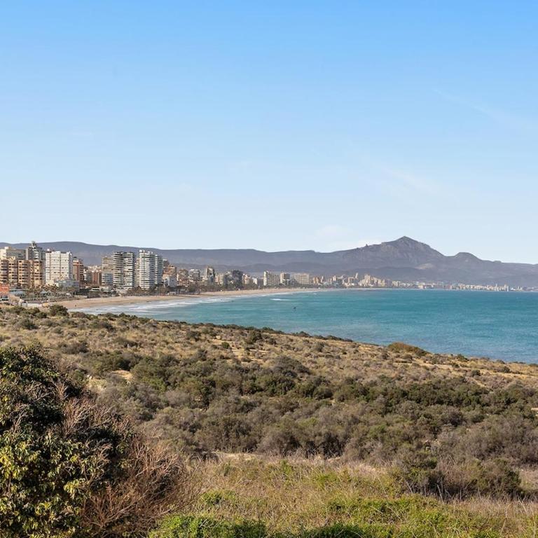 Paradise Retreat with Sea View & AC - One-Bedroom Apartment - 21