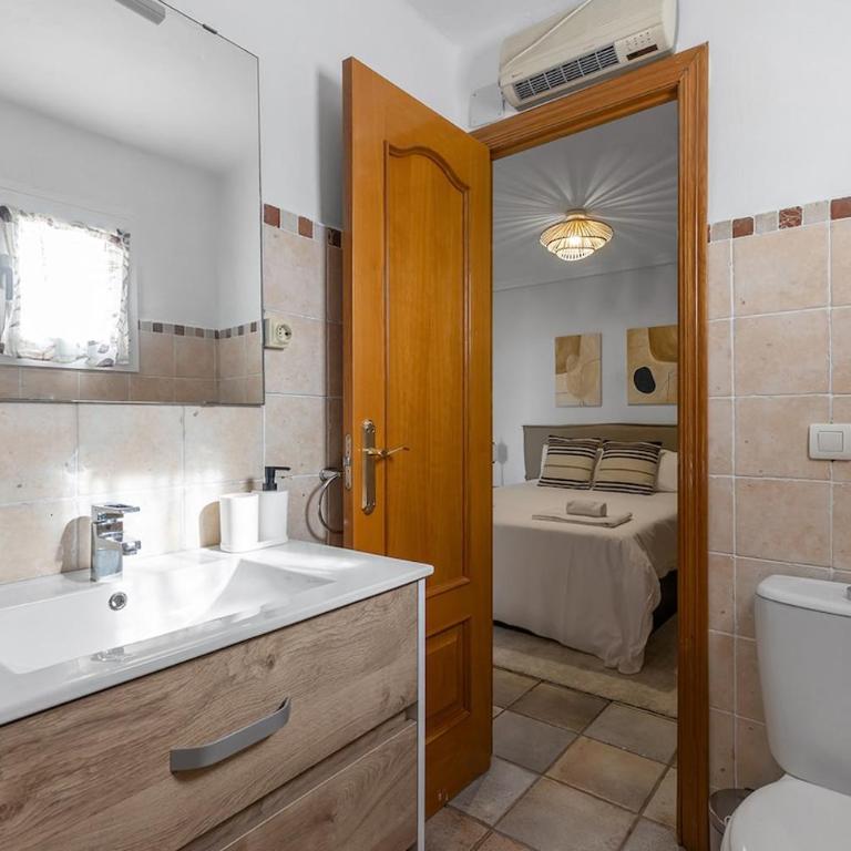 Paradise Retreat with Sea View & AC - One-Bedroom Apartment - 19