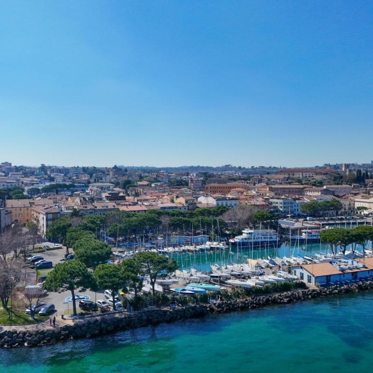 Cocktail Lake Front Family apartment DesenzanoLoft Official Partner Homes & Villas by Marriott Bonvoy - Appartamento con 2 Camere da Letto e Vista Lago - 32