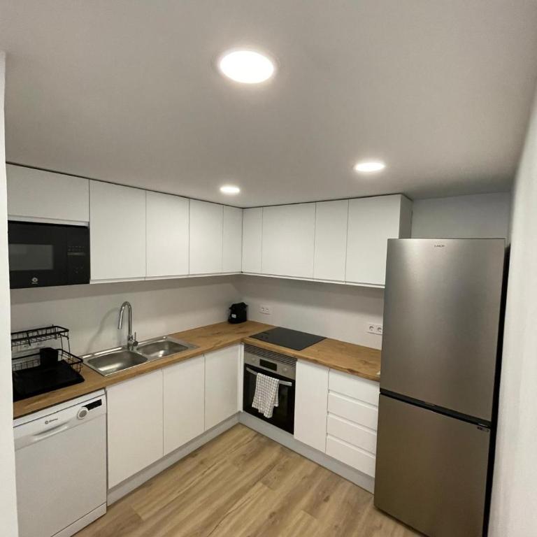 Las Palmeras - Three-Bedroom Apartment - 6