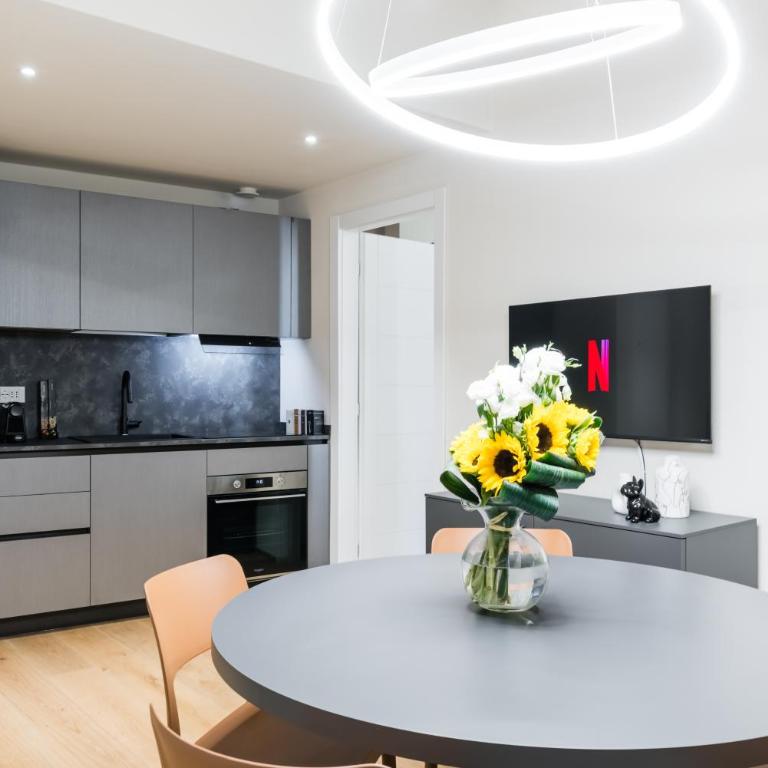 OldTown Chic Apartment between Aquarium and Metro - Appartamento con 2 Camere da Letto - 5