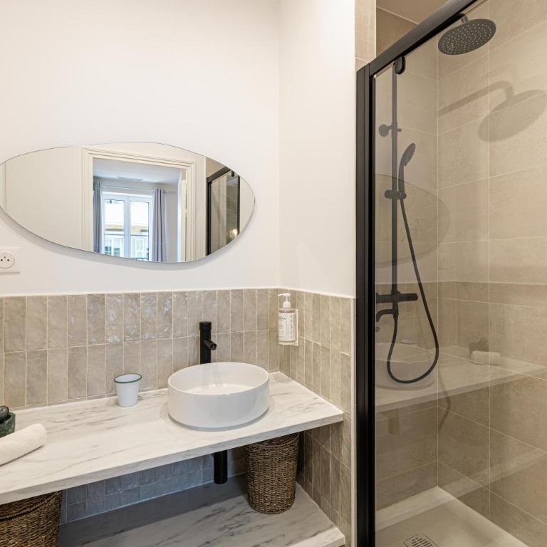 NEW! Remodeled & Spacious 4 Bedroom - 3 Bath - Heart of Nice - AC in all rooms - With a large elevator - Appartement - 23
