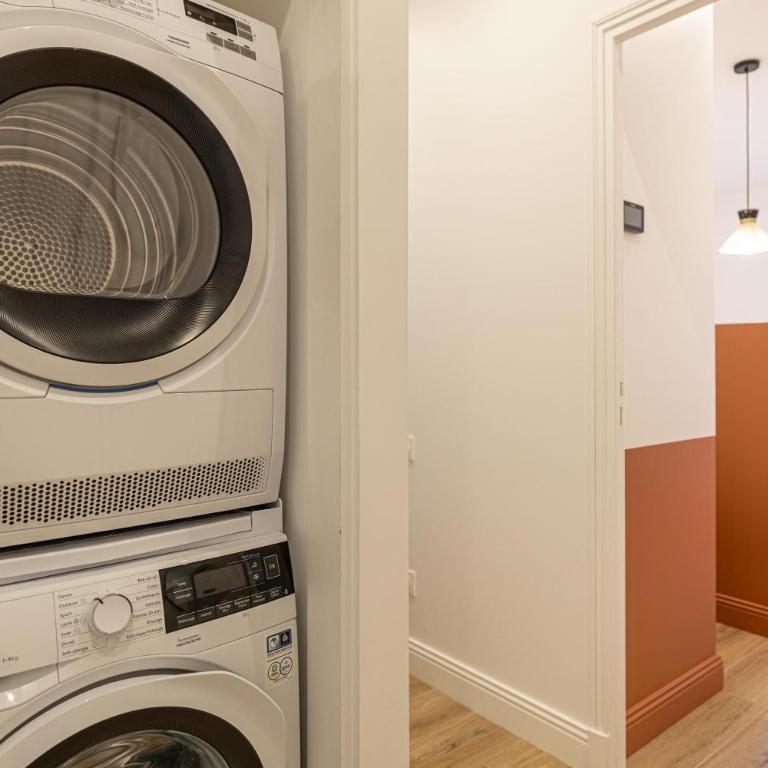 NEW! Remodeled & Spacious 4 Bedroom - 3 Bath - Heart of Nice - AC in all rooms - With a large elevator - Appartement - 32