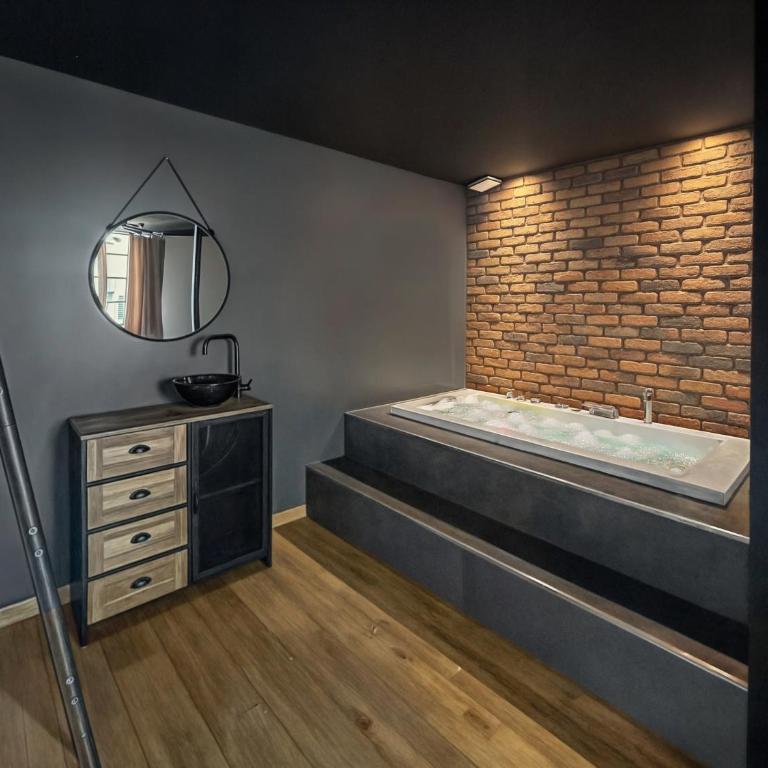 Suite Zen & jacuzzi - Une parenthèse de détente Nouveau! DAY USE! - Appartement 1 Chambre - 18