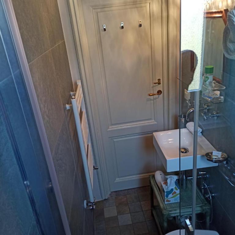 Rooms by Anna - Camera Matrimoniale con Bagno Privato Esterno - 17