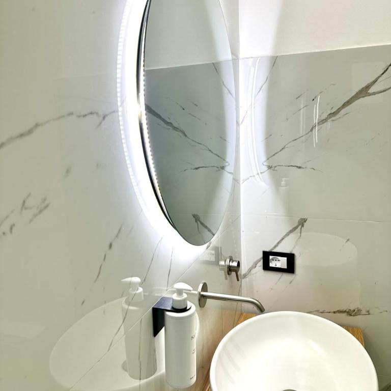 Luxury Fire Home - Catania - King Room with Spa Bath - 16