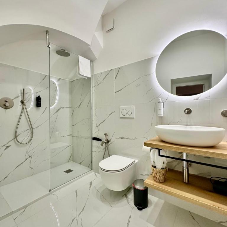Luxury Fire Home - Catania - King Room with Spa Bath - 15