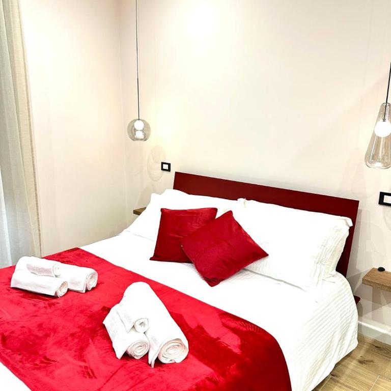 Luxury Fire Home - Catania - King Room with Spa Bath - 3