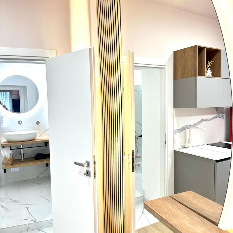 Luxury Fire Home - Catania - King Room with Spa Bath - 8