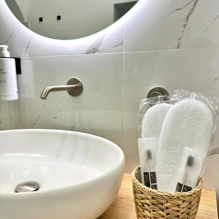 Luxury Fire Home - Catania - King Room with Spa Bath - 18