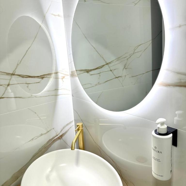 Luxury Fire Home - Catania - Queen Room with Spa Bath - 16