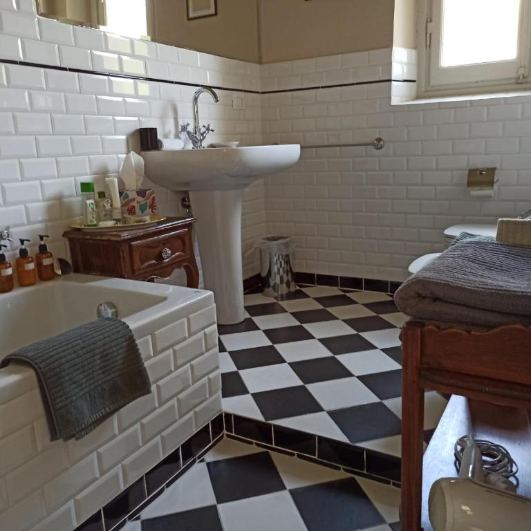Rooms by Anna - Camera Matrimoniale con Bagno Privato Esterno - 18