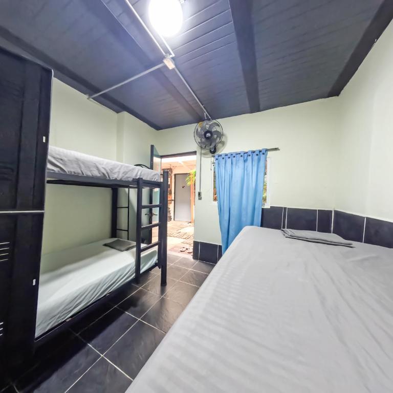 Panela Hostel Poblado - Habitación Doble con baño compartido - 7