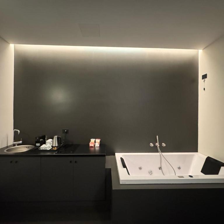 Adaram Suites - Suite Queen con Vasca Idromassaggio - 12