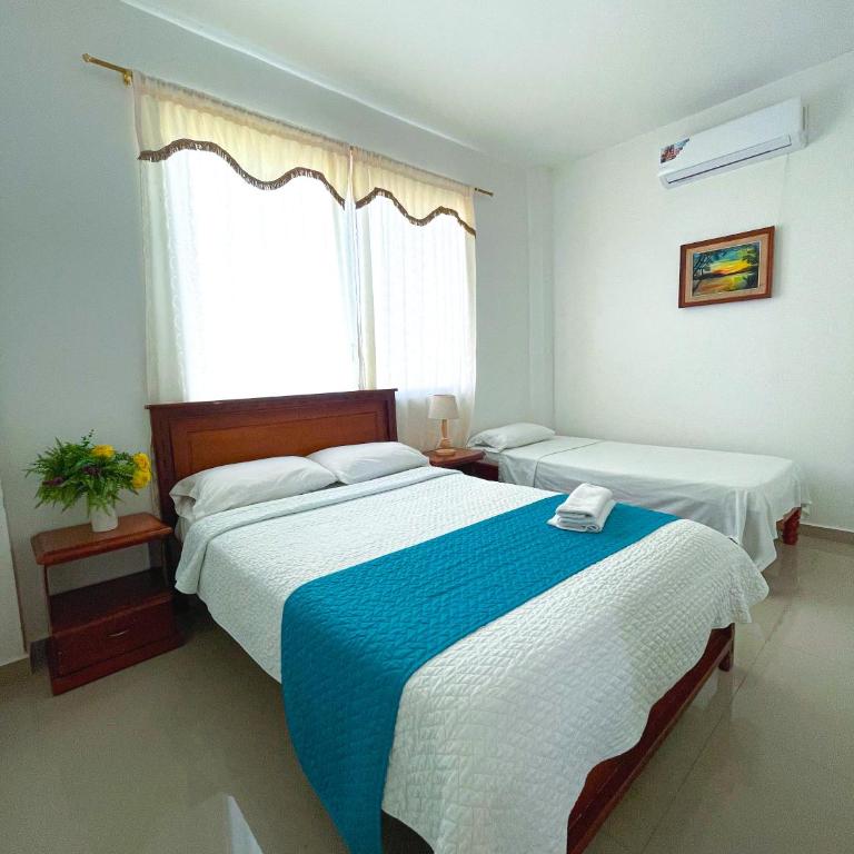 HOSTAL PIAZZOLLA - Habitación Doble Deluxe - 2 camas - 3