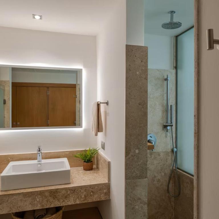 La Amada Residences Private Beach Getaway with Pools & Gym - Three-Bedroom Apartment - 20