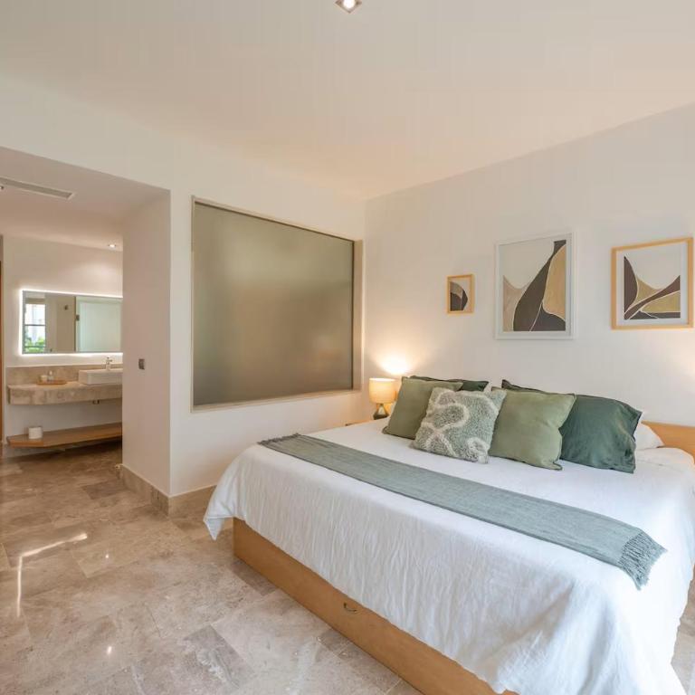 La Amada Residences Private Beach Getaway with Pools & Gym - Three-Bedroom Apartment - 17