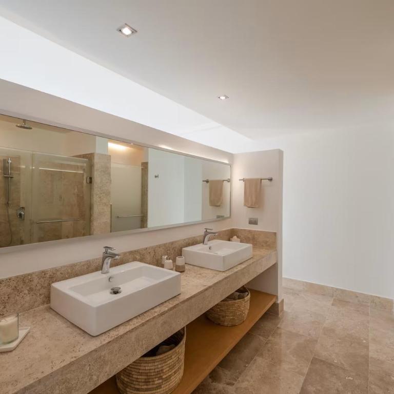 La Amada Residences Private Beach Getaway with Pools & Gym - Three-Bedroom Apartment - 4