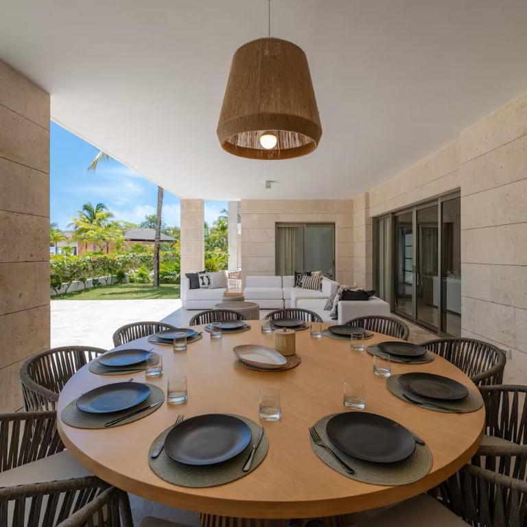 La Amada Residences Private Beach Getaway with Pools & Gym - Three-Bedroom Apartment - 21