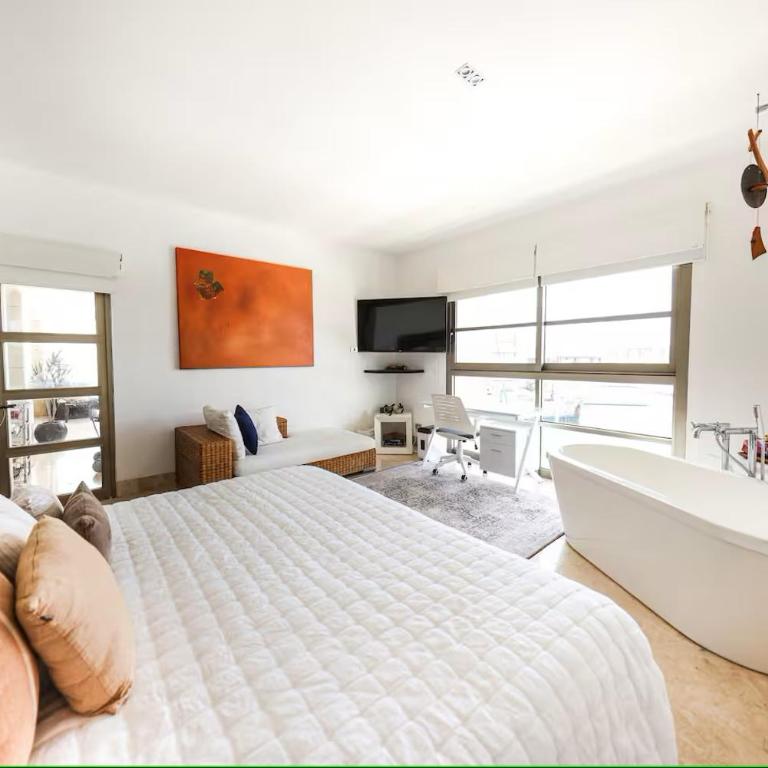 La Amada Residences Private Beach Getaway with Pools & Gym - Three-Bedroom Standard Apartment - 1