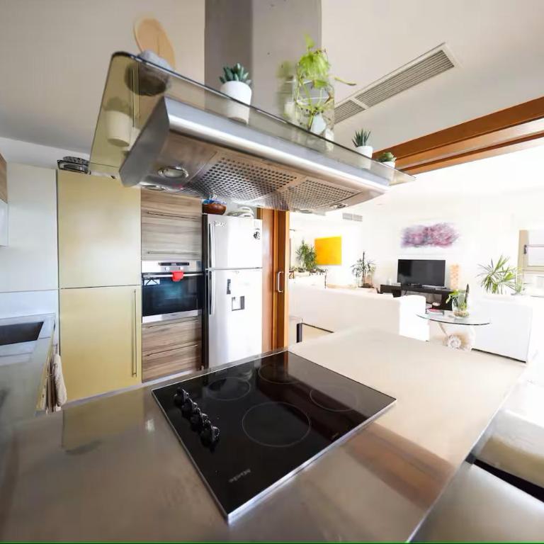 La Amada Residences Private Beach Getaway with Pools & Gym - Three-Bedroom Standard Apartment - 3