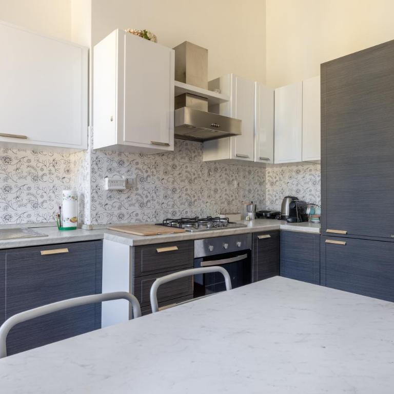 Emanuele Filiberto - Vivora Srl - Appartamento con 2 Camere da Letto - 33