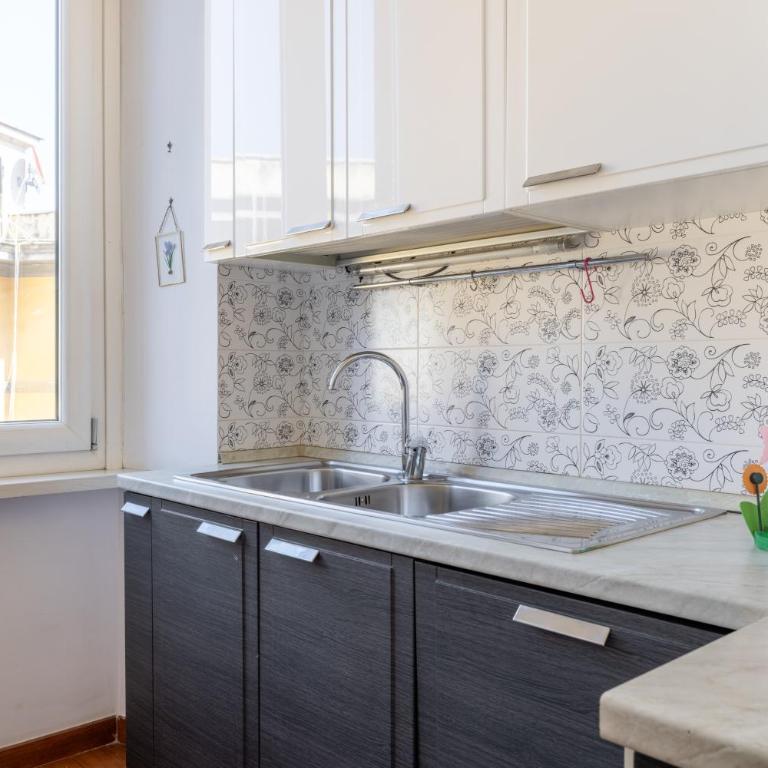 Emanuele Filiberto - Vivora Srl - Appartamento con 2 Camere da Letto - 52