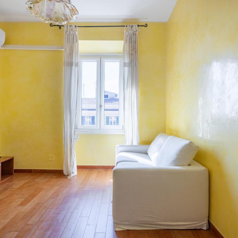 Emanuele Filiberto - Vivora Srl - Appartamento con 2 Camere da Letto - 45