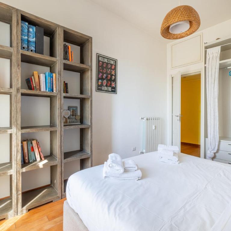 Emanuele Filiberto - Vivora Srl - Appartamento con 2 Camere da Letto - 35